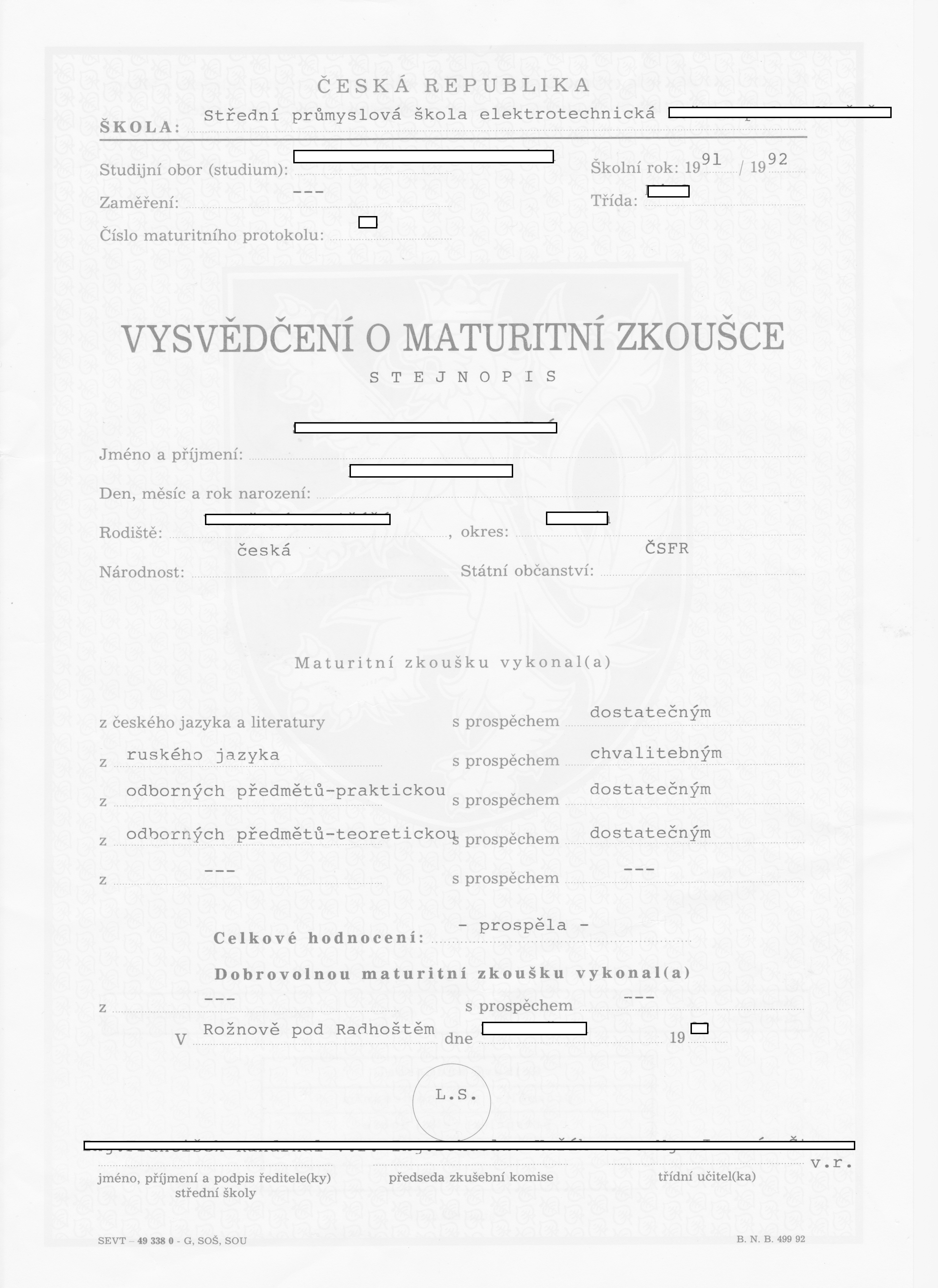 Maturitní vysvědčení k překladu do německého jazyka, poté co bude vyhotovena jeho ověřená kopie, se kterou posléze dojde ke svázání úředního dokladu.